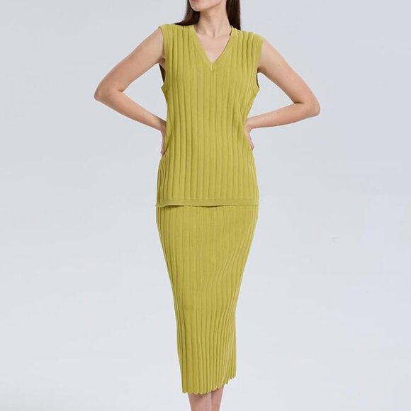 NEW: 2-Piece Skirt Set inc. Midi Skirt and Sleeveless V-Neck Top - Picture 2 of 8